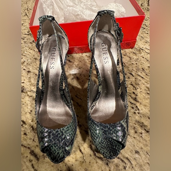 Guess snake skin heels - Picture 3 of 6